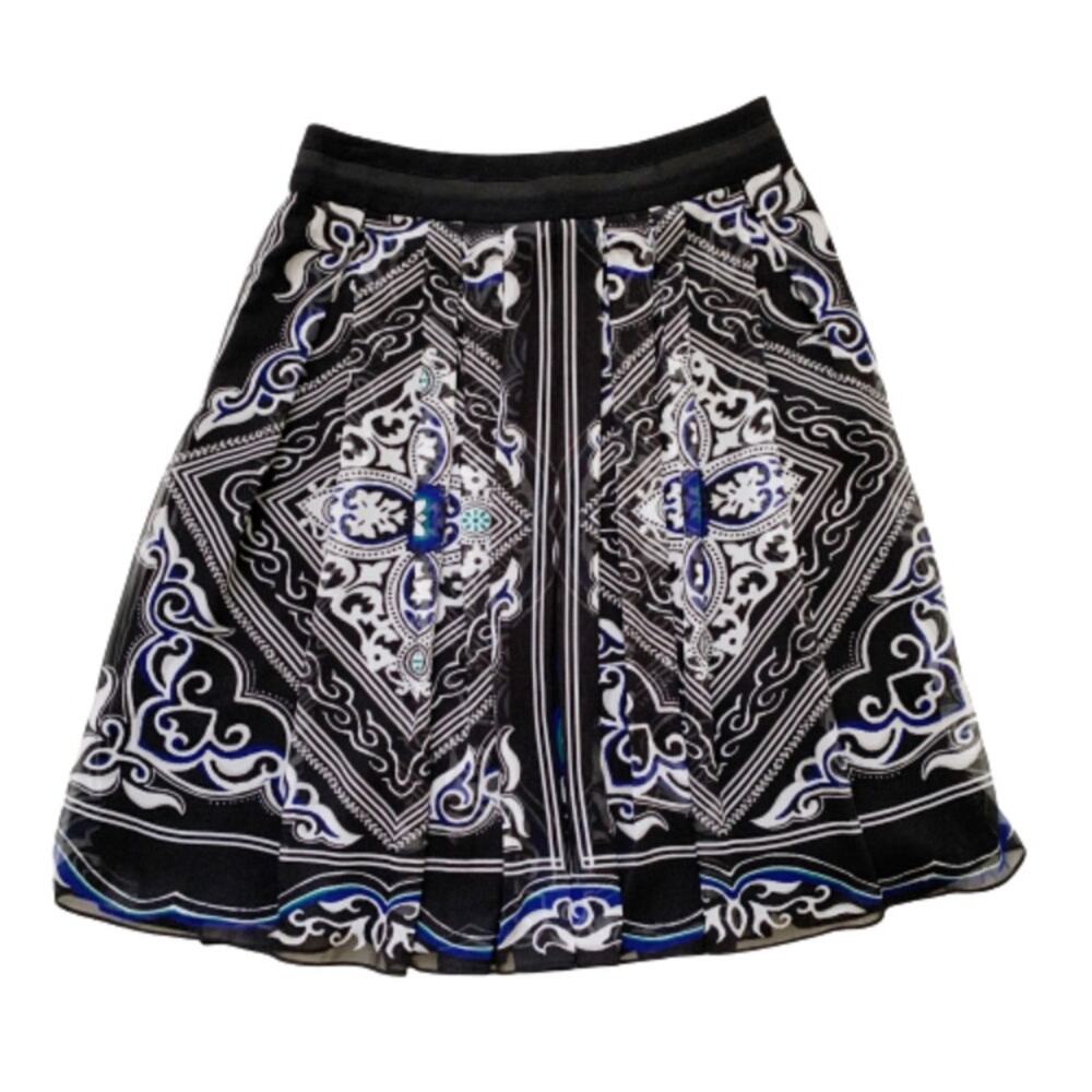 WHBM Skirt Black Blue White Floral Pleated Chiffon Above The Knee Skirt Size 0